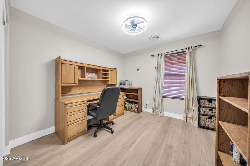 7036 W Lincoln St-28