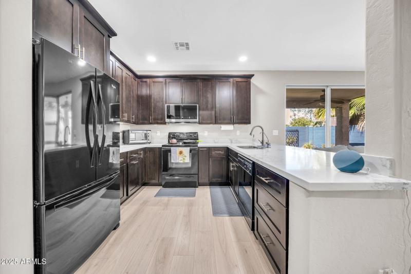 7036 W Lincoln St-13