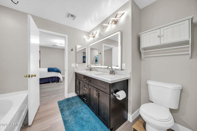 7036 W Lincoln St-18