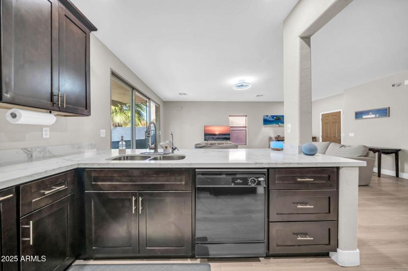 7036 W Lincoln St-11