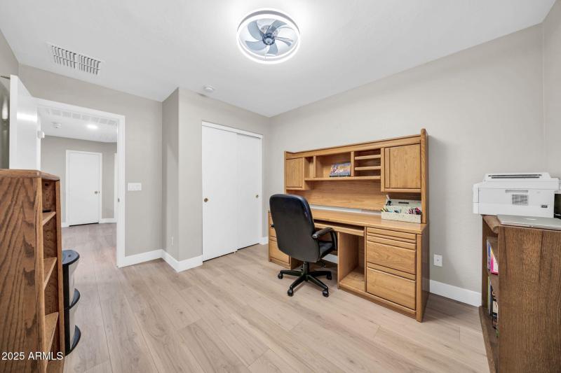 7036 W Lincoln St-27