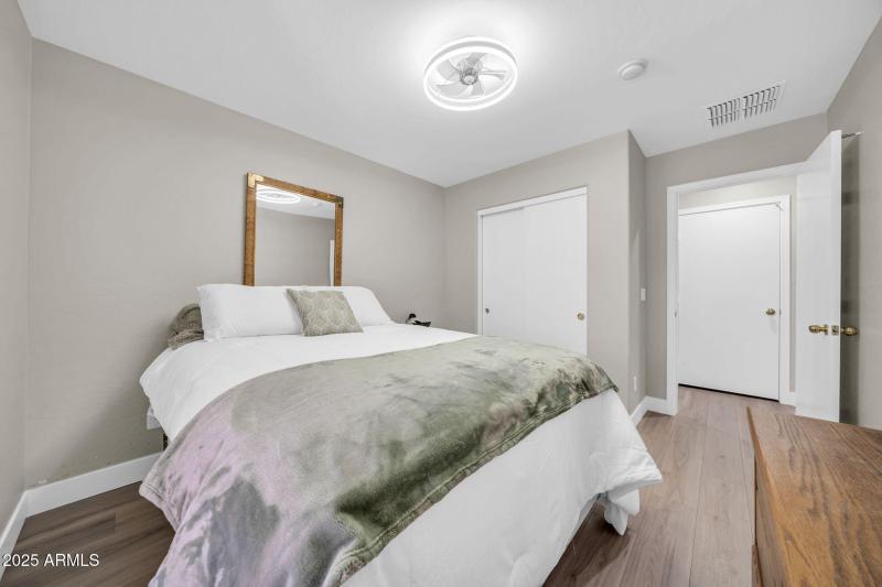 7036 W Lincoln St-22