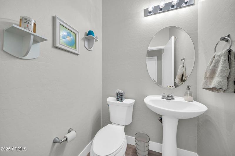 7036 W Lincoln St-23