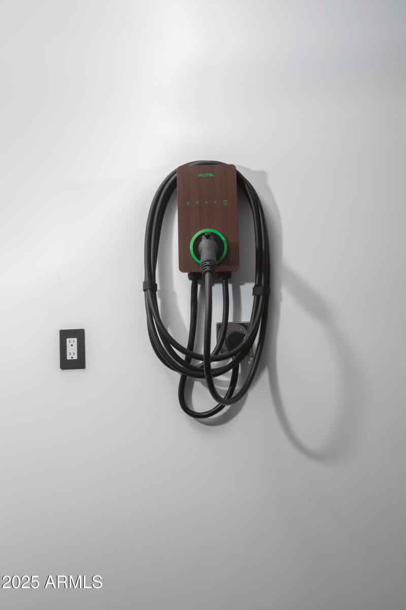E-V CAR CHARGER