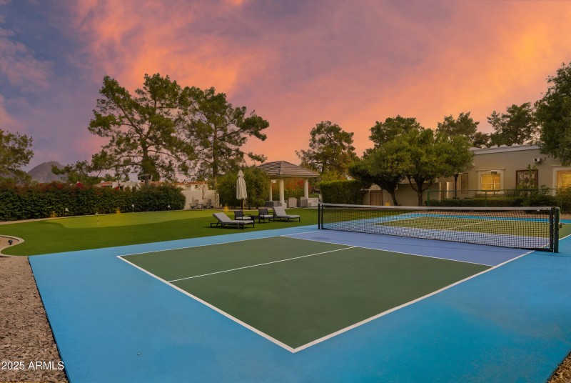 Pickleball & Putting Green