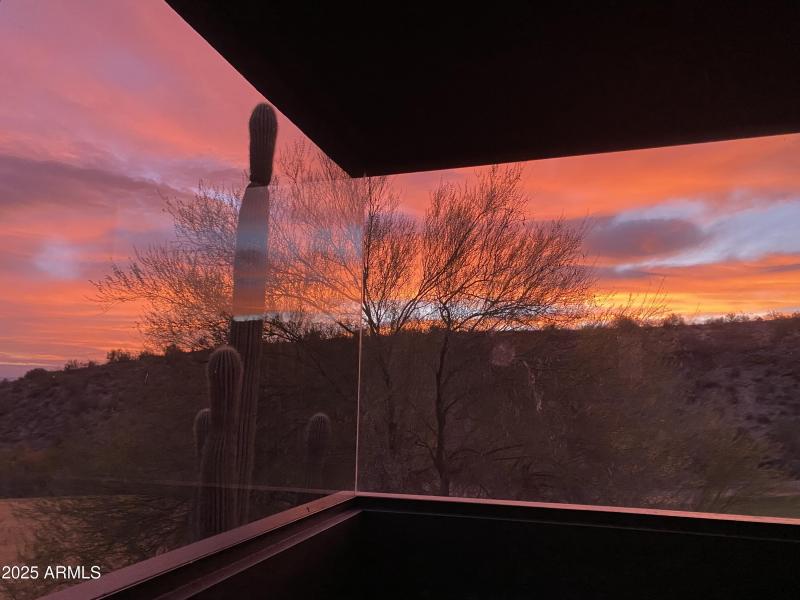 FRAMELESS GLASS TO EXPLOIT THE VIEWS