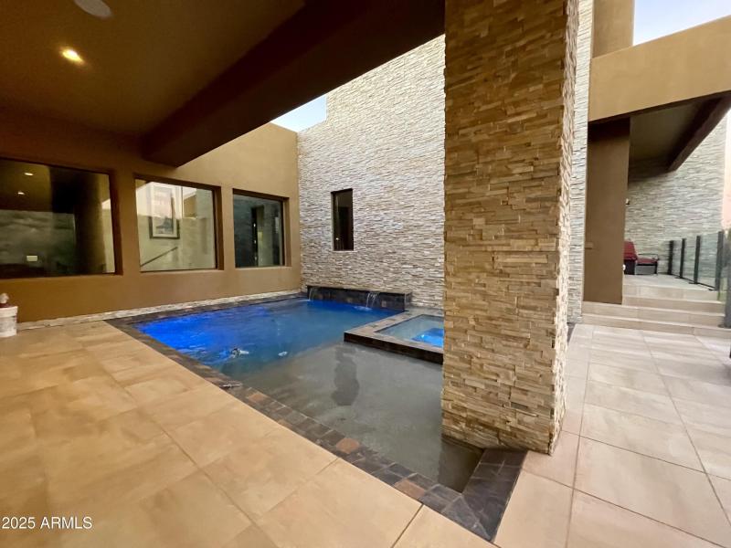 PRIVATE OASIS WITH CENTRAL COURTYARD