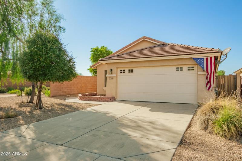 6748 W Desert Ln