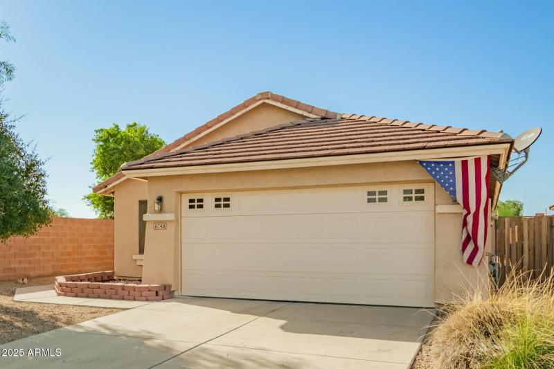 6748 W Desert Ln