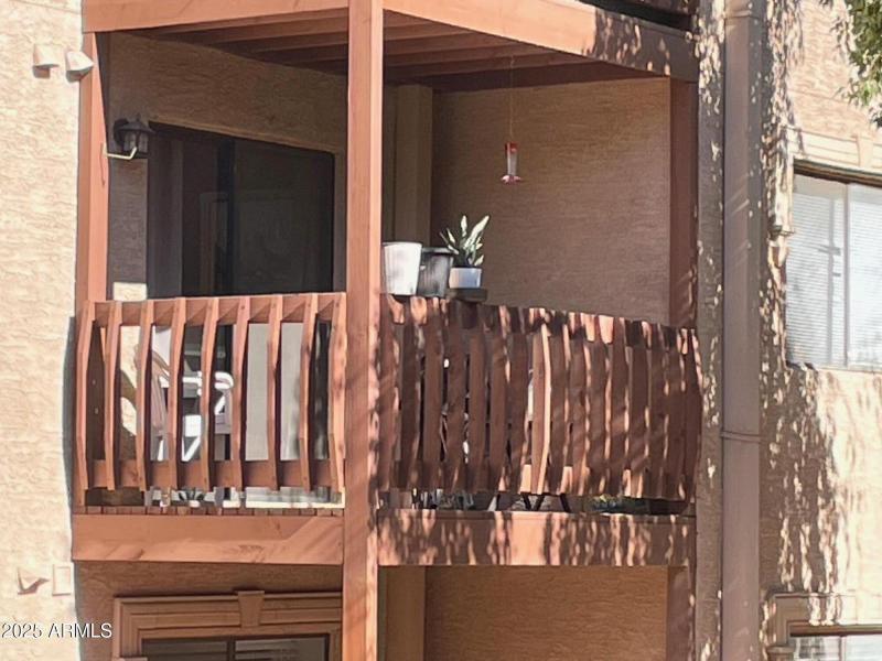 2 balconies!
