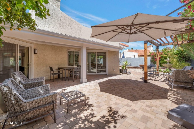Covered Patio & shaded seating