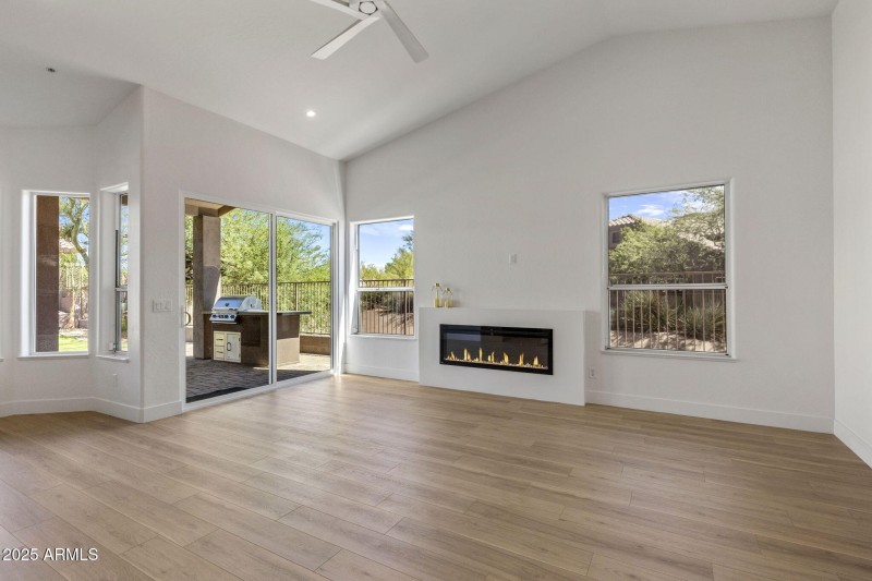 large-019943b5-83f5-7029-8411-7714d7aa0f