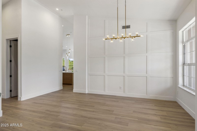 large-019943b5-8362-72cb-8516-f0c038a315