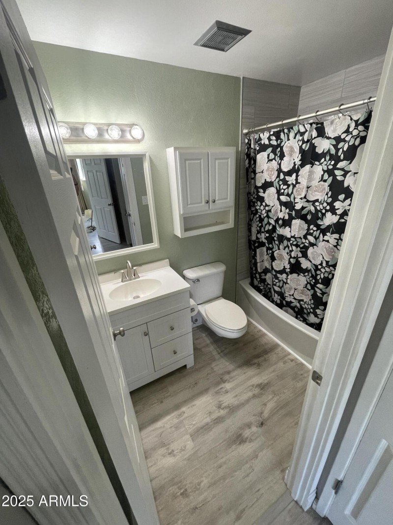 Full size bathroom