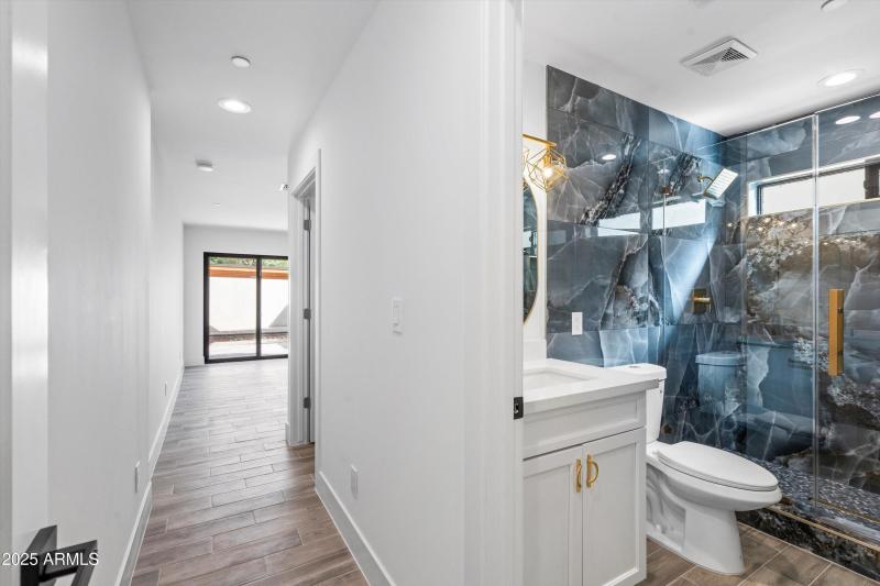bedroom on suite