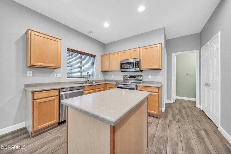 3546 W Webster Ct-17