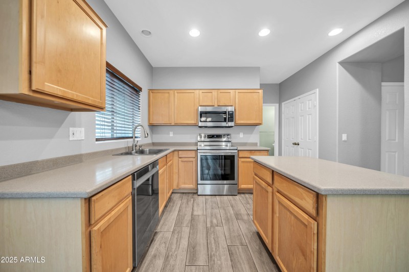 3546 W Webster Ct-18