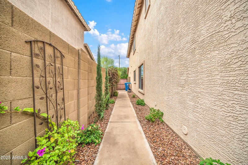 3546 W Webster Ct-43