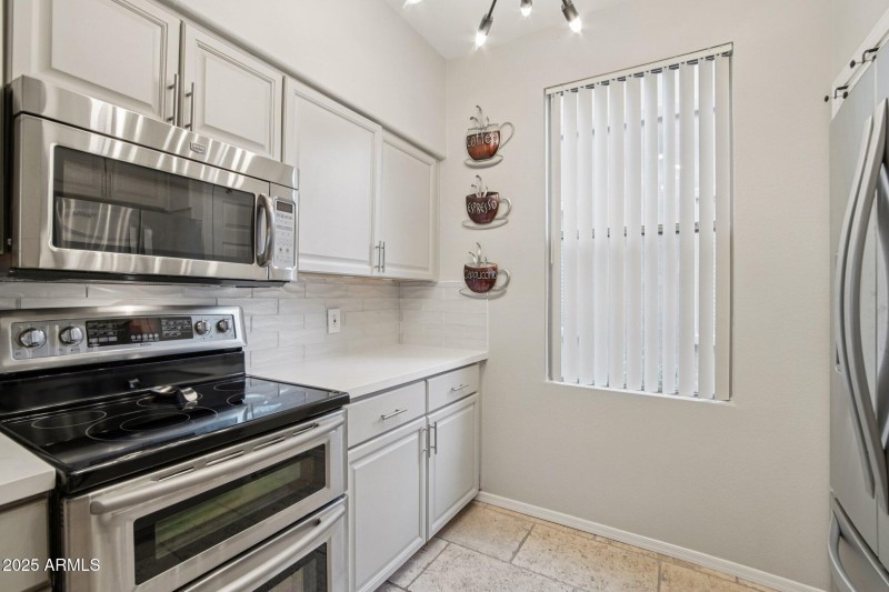 12-web-or-mls-N 76th St 1104-S1909-012