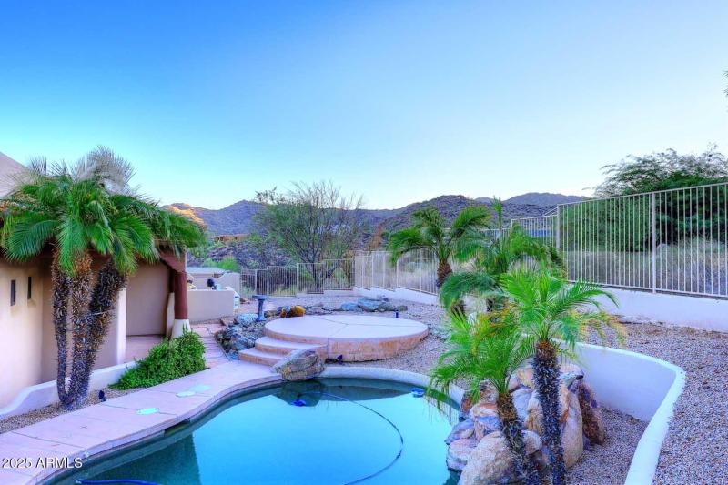 Pool-Mountan View