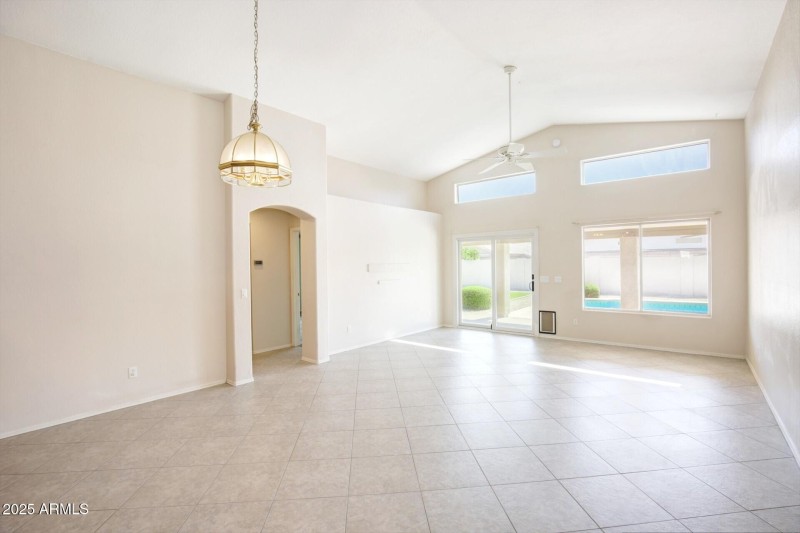 thumbnail_Marconi Ave (29)