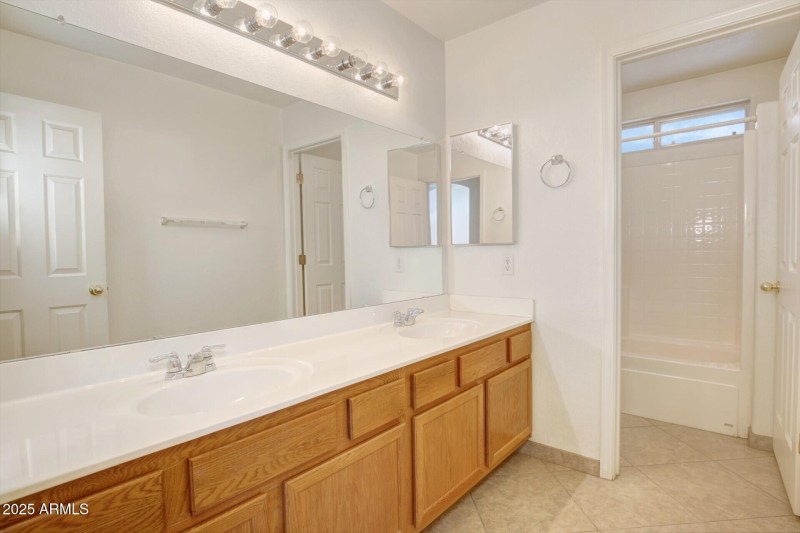 thumbnail_Marconi Ave (41)