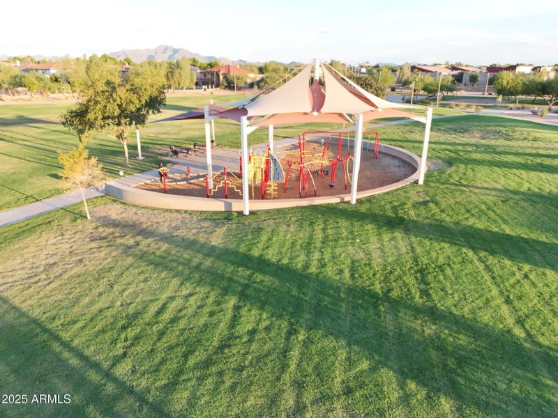 CITY PARK-PLAY STRUCTURE