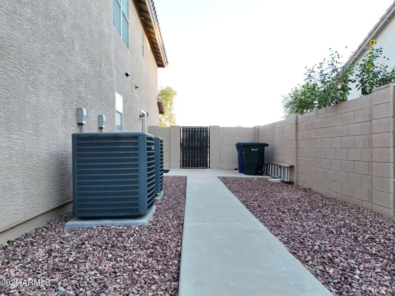 SIDE YARD