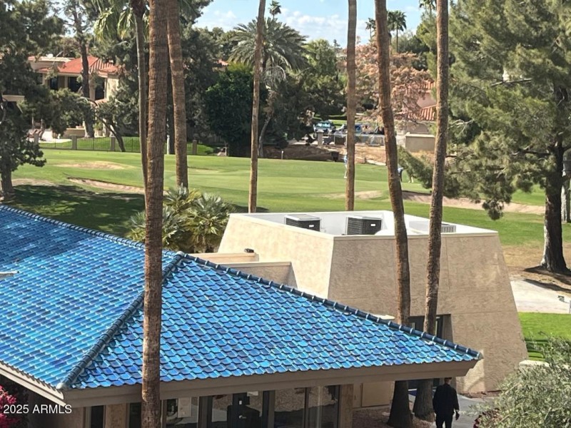 Balcony Patio Golf Course & Lake View