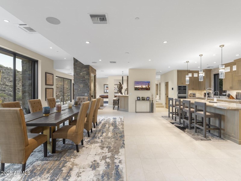 056_Dining to Kitchen