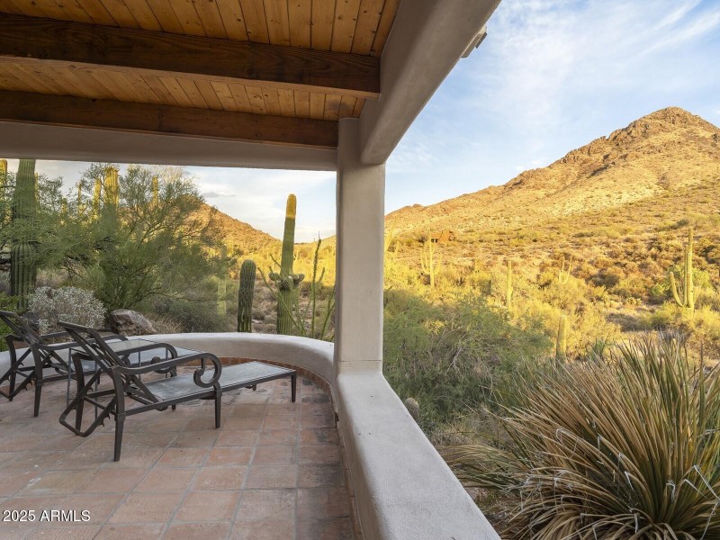 127_Guest House Patio