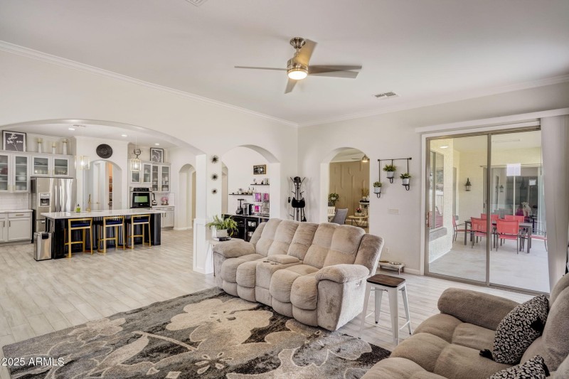 12-web-or-mls-W Durango St-010