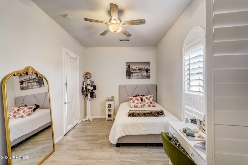 21-web-or-mls-W Durango St-019