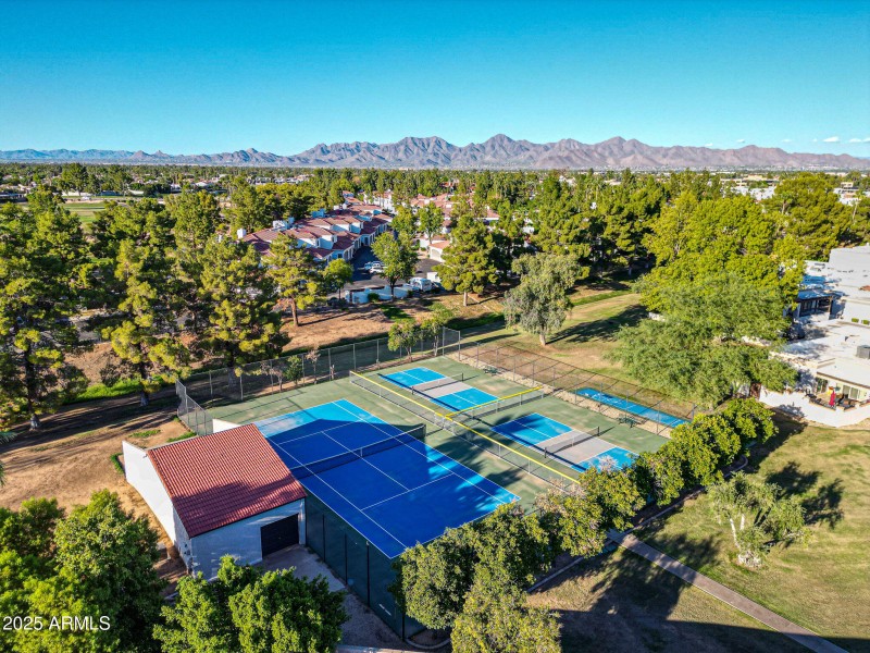 Pickleball & Tennis Courts