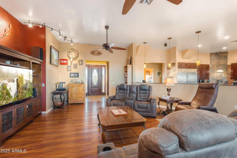 822 W Dust Storm Rd.