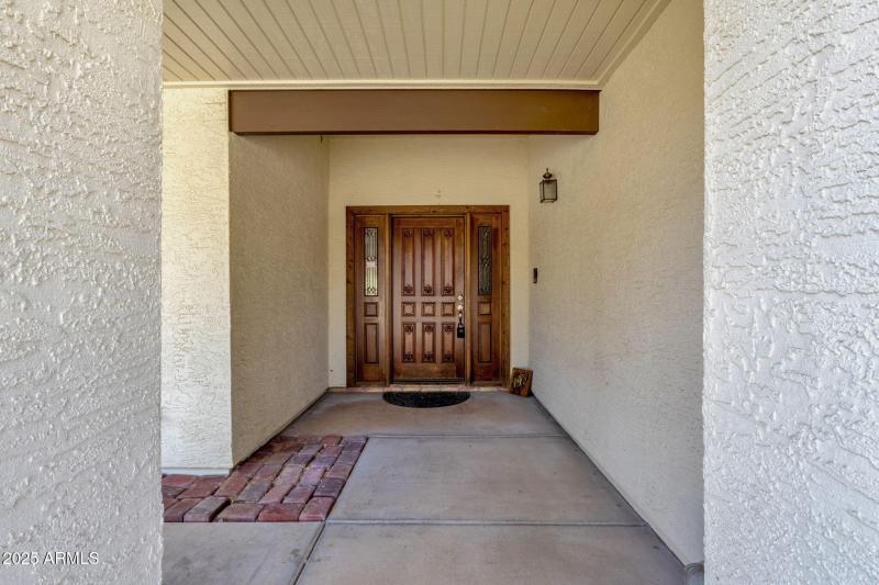 5-web-or-mls-16277-e-hyde-park-pl