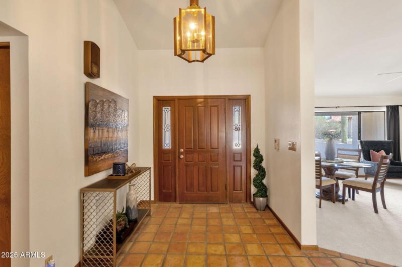 6-web-or-mls-16277-e-hyde-park-pl