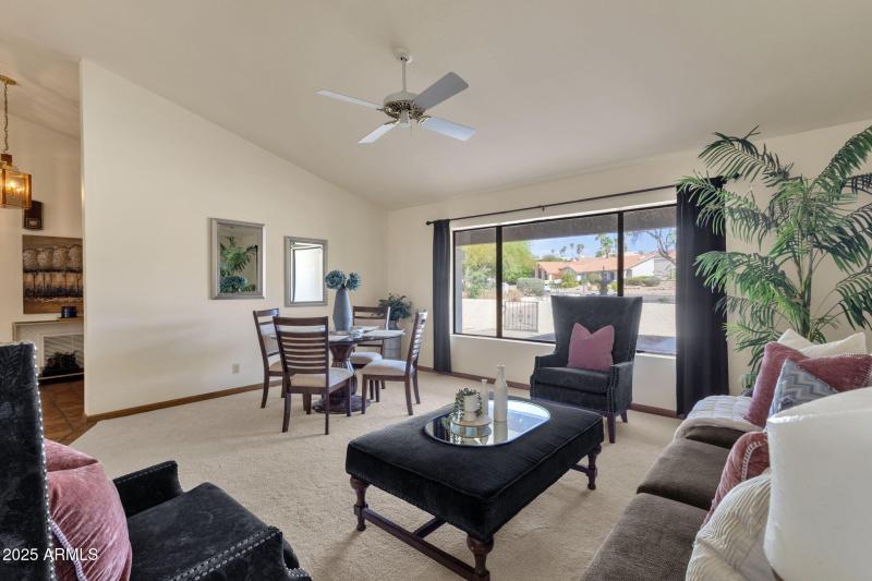 9-web-or-mls-16277-e-hyde-park-pl