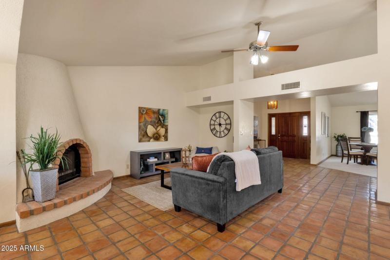 10-web-or-mls-16277-e-hyde-park-pl