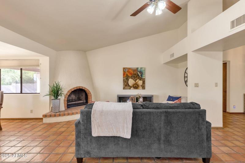 13-web-or-mls-16277-e-hyde-park-pl