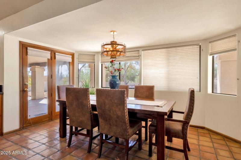 14-web-or-mls-16277-e-hyde-park-pl