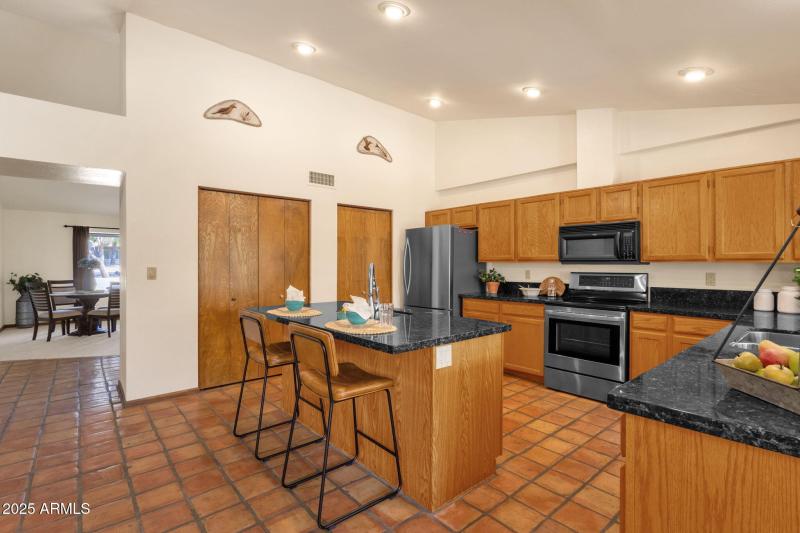 15-web-or-mls-16277-e-hyde-park-pl