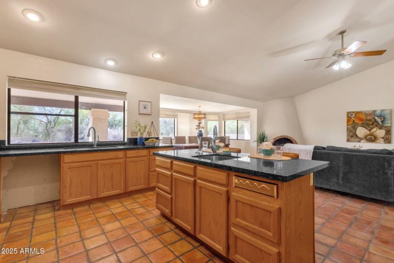 17-web-or-mls-16277-e-hyde-park-pl