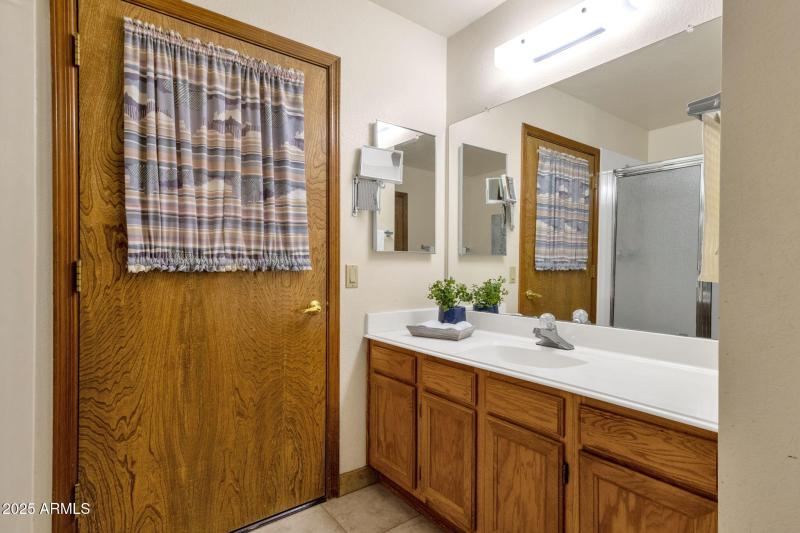 21-web-or-mls-16277-e-hyde-park-pl