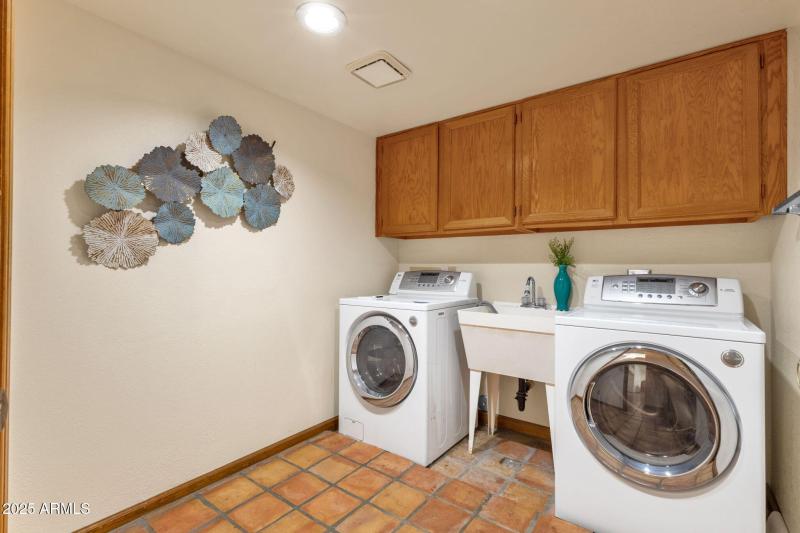 28-web-or-mls-16277-e-hyde-park-pl