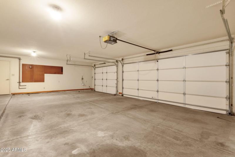 29-web-or-mls-16277-e-hyde-park-pl