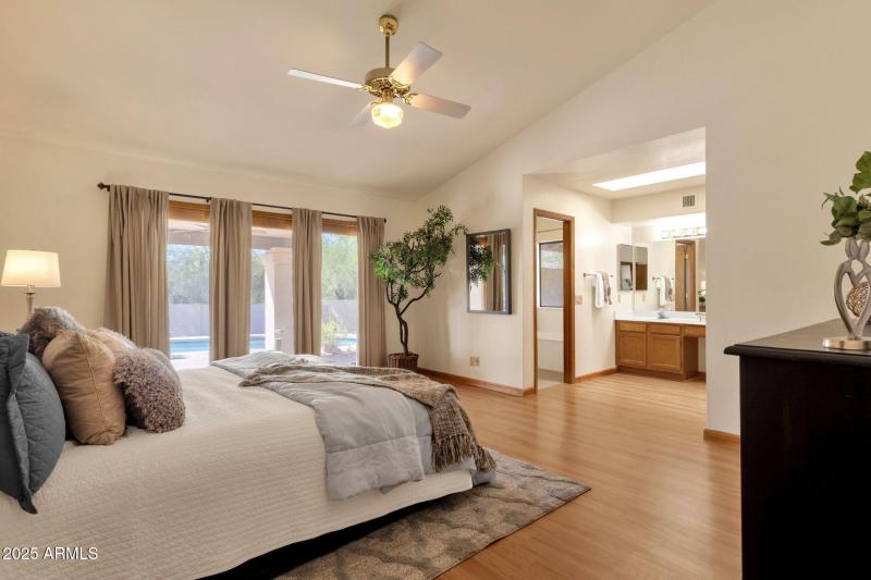 30-web-or-mls-16277-e-hyde-park-pl