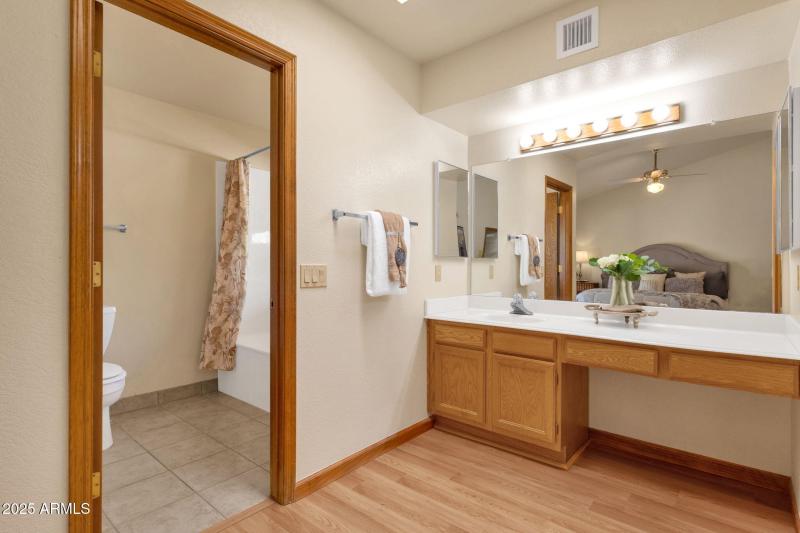 34-web-or-mls-16277-e-hyde-park-pl