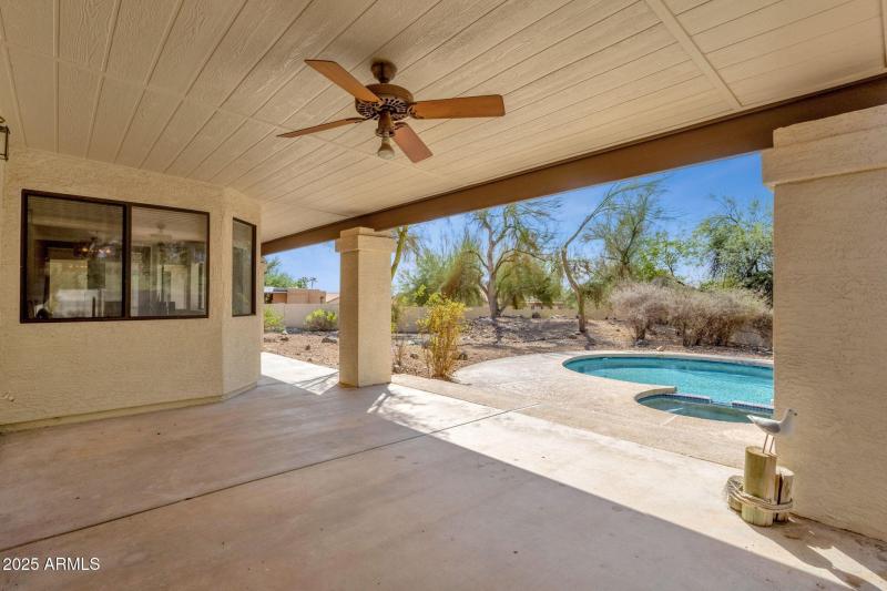 41-web-or-mls-16277-e-hyde-park-pl