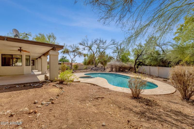 42-web-or-mls-16277-e-hyde-park-pl